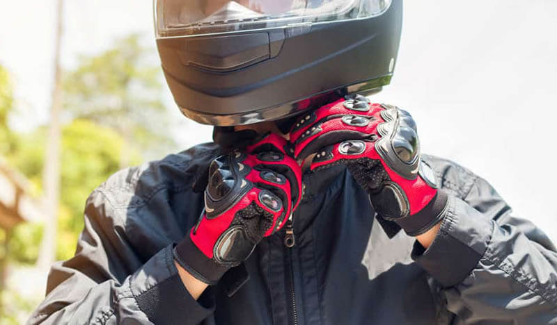 rastreador-para-moto-e-seus-beneficios-2 É importante diferenciar o custo do dispositivo (a compra inicial) e o custo mensal (mensalidade do plano de dados ou serviço de monitoramento). Uma empresa de rastreamento veicular séria como a Weecar já inclui o plano de dados no seu serviço, simplificando o processo.