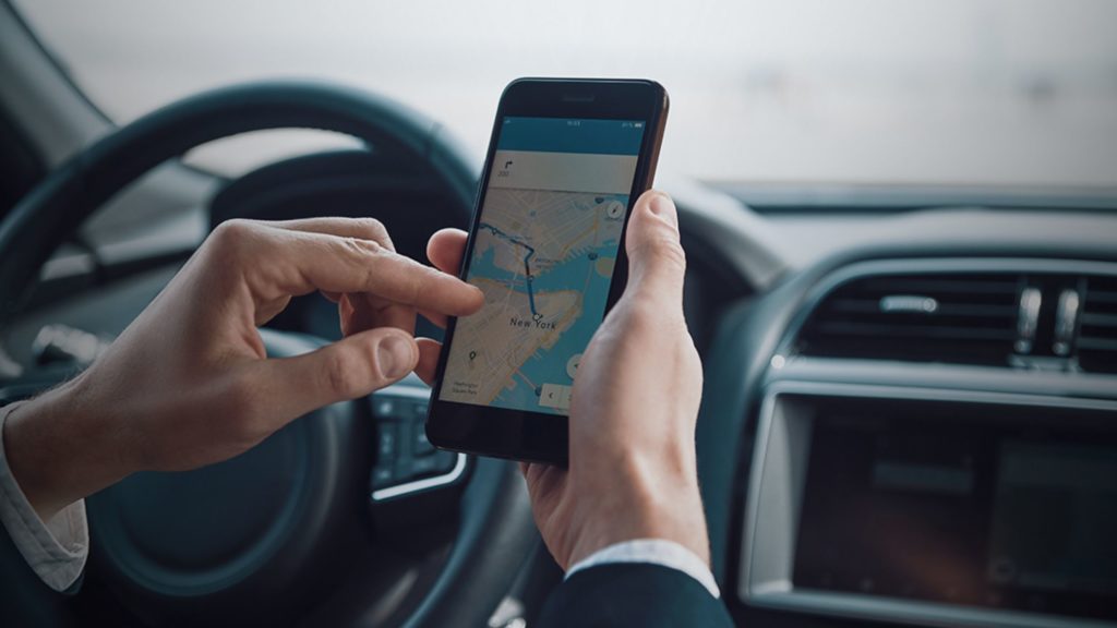 Nem sempre é necessário investir grandes quantias para manter seu carro, moto ou caminhão seguro. Com um bom plano de rastreamento veicular, é possível minimizar riscos e aumentar as chances de recuperação do bem em caso de ocorrência.