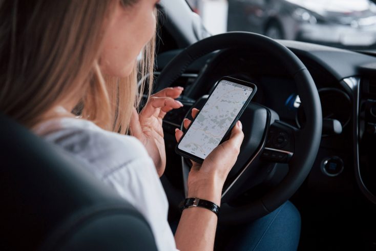 Sim, e os motivos vão além da segurança. Ter controle total sobre o deslocamento do seu veículo significa mais tranquilidade, prevenção contra roubos e até economia com combustível e manutenção. Com o rastreamento veicular online, o proprietário passa a ter uma visão mais estratégica e segura do seu patrimônio.