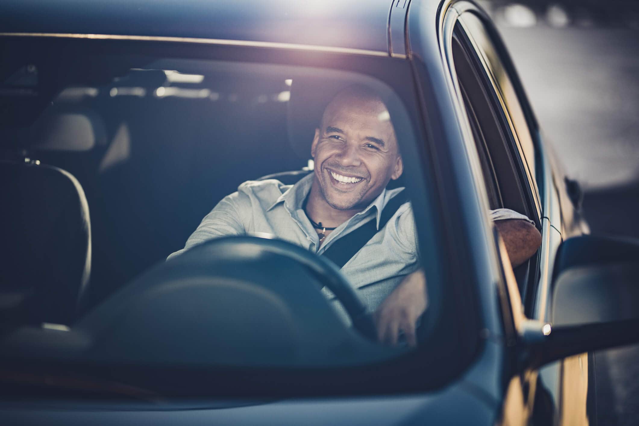 Cuidar do seu carro vai muito além das revisões e da gasolina. Em um cenário onde a segurança é uma preocupação constante, proteger seu veículo contra roubos e furtos se tornou uma prioridade. Você já parou para pensar no impacto que a perda do seu bem pode ter na sua vida, no seu trabalho e na sua rotina? A boa notícia é que existem soluções eficazes, e o rastreamento para carros é, sem dúvida, uma das mais poderosas.