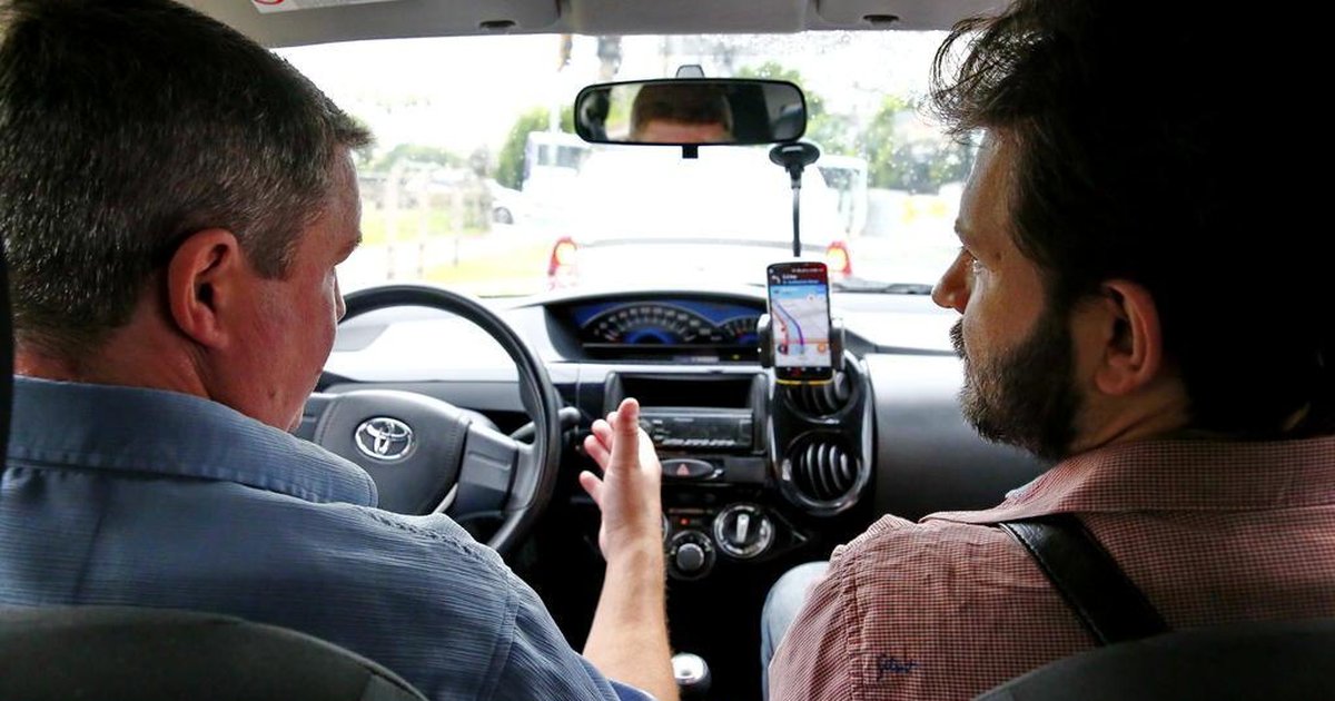 Dirigir por aplicativo vai muito além de transportar passageiros. Para o motorista, cada corrida representa o sustento da família, o cuidado com o veículo e, acima de tudo, o desejo de chegar em casa em segurança. Diante do cenário atual de insegurança nas grandes cidades brasileiras, investir em um rastreador para Uber deixou de ser uma opção e passou a ser uma necessidade real.
