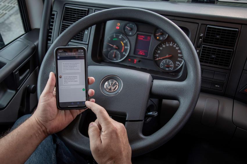 O bloqueio remoto é uma das funções mais importantes de um sistema de rastreamento veicular avançado. Ele permite desativar o motor do caminhão à distância, de forma segura, sem comprometer a integridade do motorista.