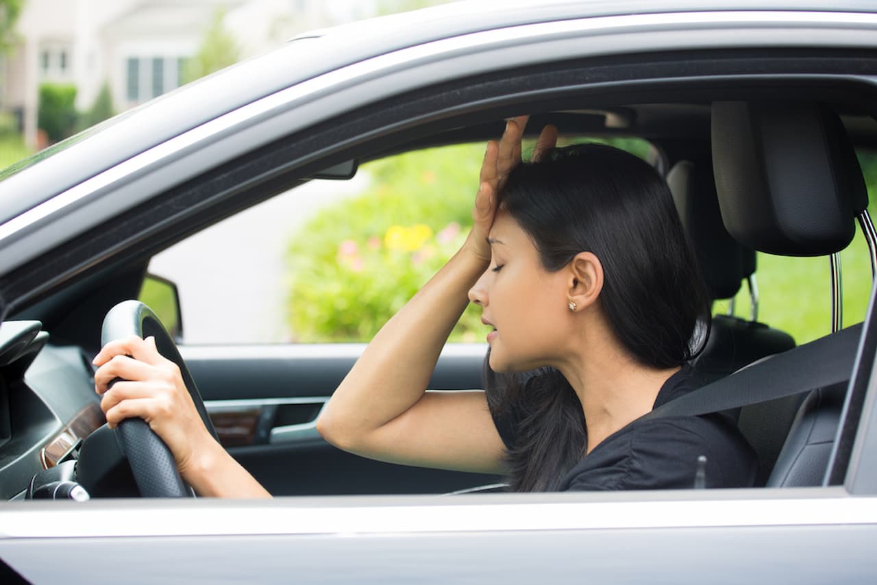 A sensação de chegar onde você estacionou seu carro e não encontrá-lo é indescritível. Além do prejuízo financeiro imediato, existe o transtorno burocrático, a perda de mobilidade e o trauma emocional. Quando falamos em evitar dor de cabeça, estamos falando em antecipação.